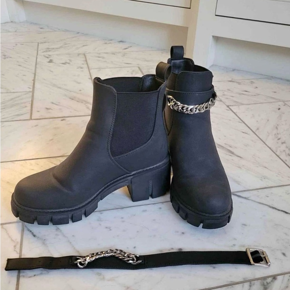 NanaMacs Black Ankle Boots with Silver Chain
